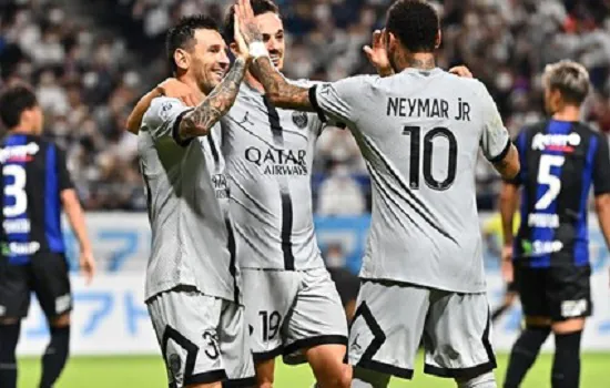 Neymar mostra entrosamento com Messi