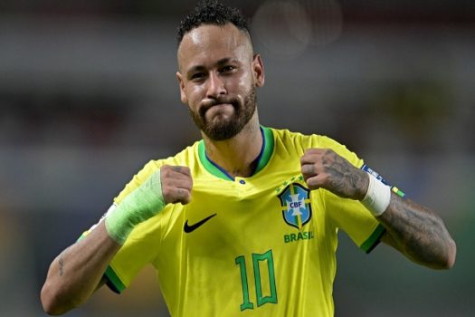 Brasil x Venezuela: Neymar é atingido por saco de pipoca na saída