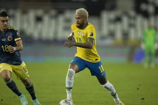 Neymar sente coxa esquerda durante treino e não enfrenta Argentina