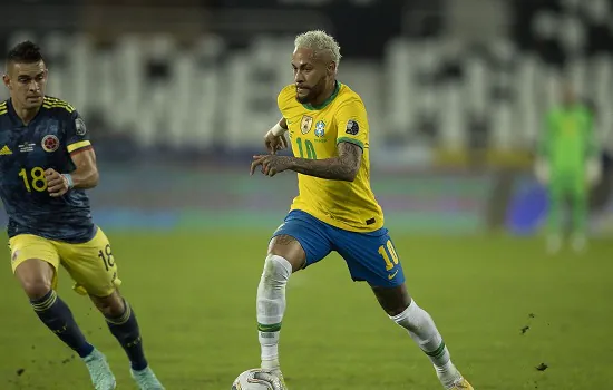 Neymar sente coxa esquerda durante treino e não enfrenta Argentina