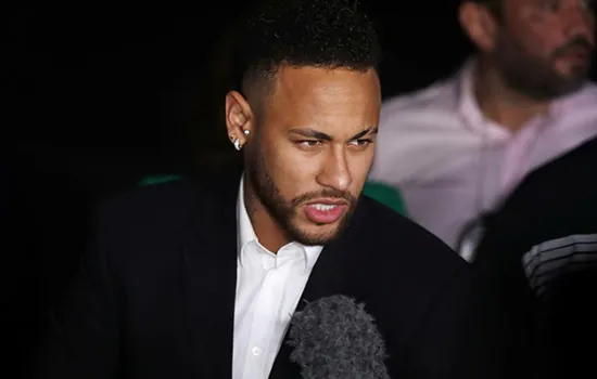 Nike diz que rompeu patrocínio com Neymar por recusa em cooperar com investigação