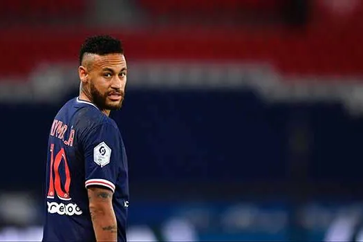 PSG demonstra apoio a Neymar após caso de racismo em clássico