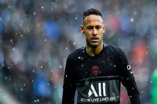 Neymar participa de treino do PSG e fica mais perto de retorno