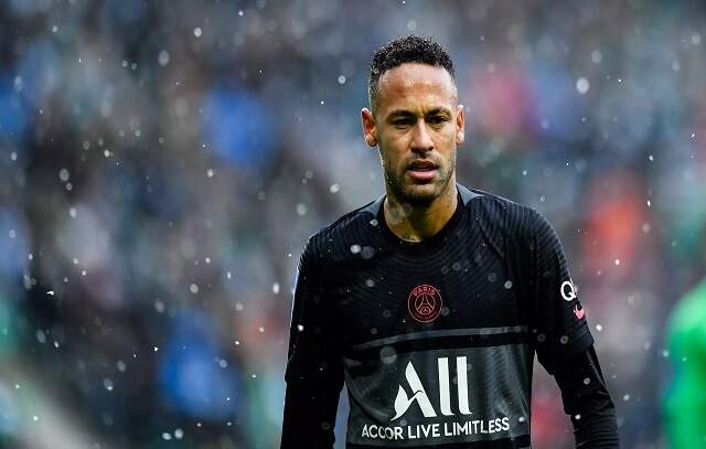 Neymar participa de treino do PSG e fica mais perto de retorno