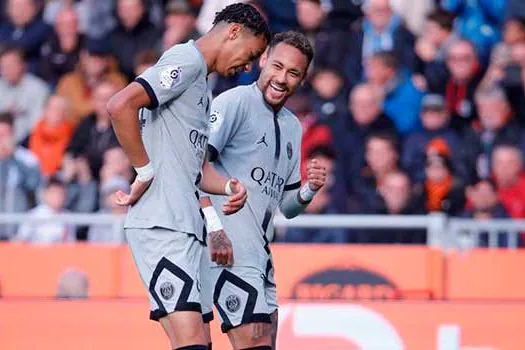 Um dia antes da convocação final, Neymar brilha na França