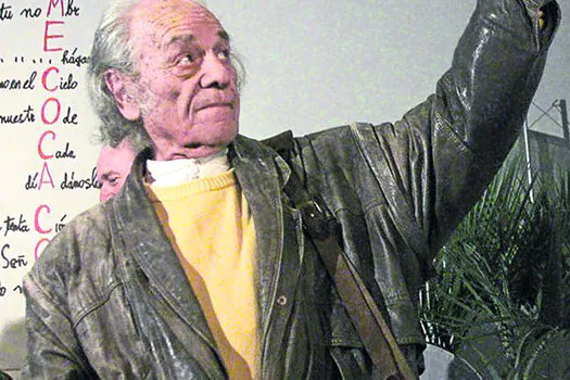 Morreu o poeta chileno Nicanor Parra, aos 103 anos