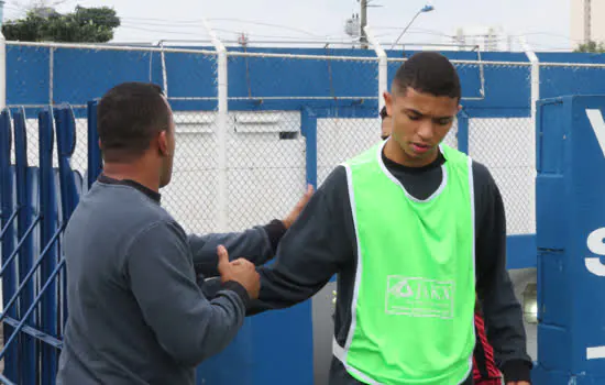 Nickolas destaca participação no profissional do EC São Bernardo