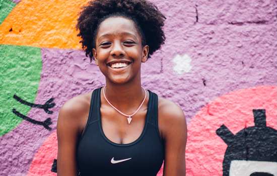 Nike e Somos CIEE anunciam 21 bolsas de estudo para jovens negros da Grande SP