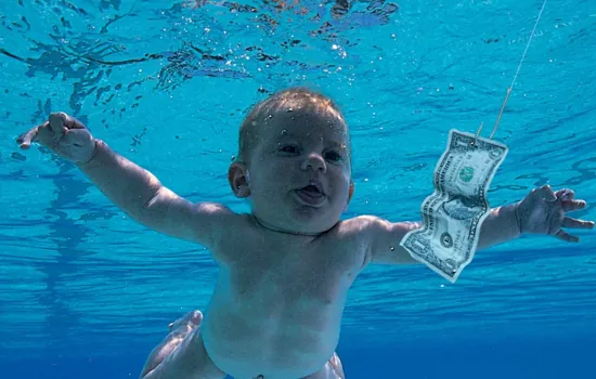 Rapaz que posou ainda bebê na capa de ‘Nevermind’ processa Nirvana