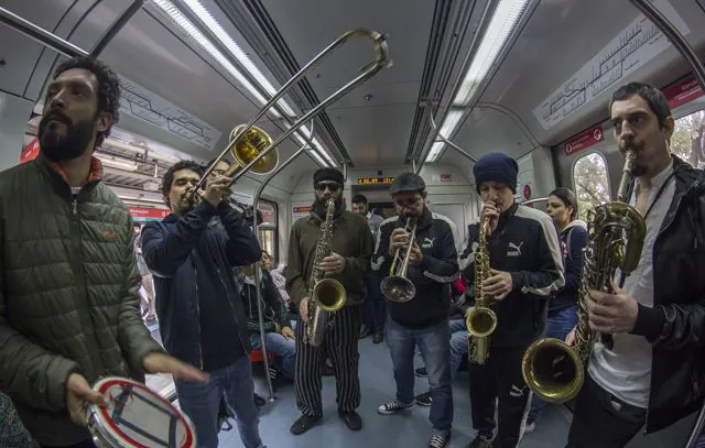 Nomade Orquestra se apresenta em Ribeirão Pires