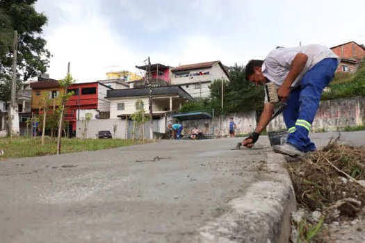 Rua das Fontes em Ribeirão Pires ganha nova calçada