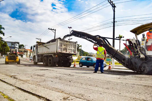 Av. Francisco Monteiro recebe novo asfalto em Ribeirão Pires