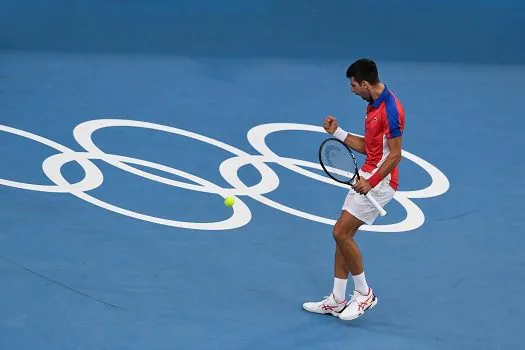 Novak Djokovic avança na chave de simples do tênis