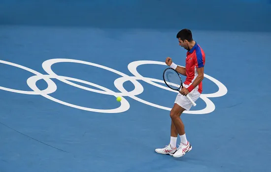 Novak Djokovic avança na chave de simples do tênis