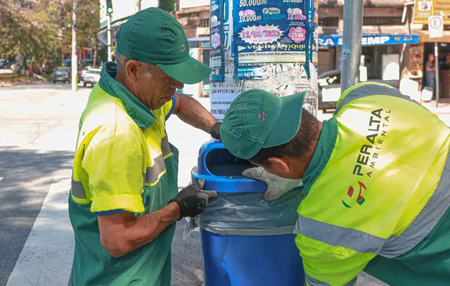 Diadema começa a instalar 1.300 lixeiras nas ruas