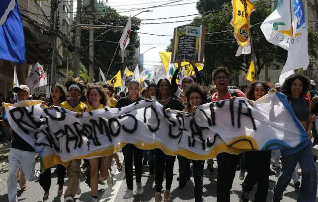 Educadores dizem que novo ensino médio amplia desigualdades