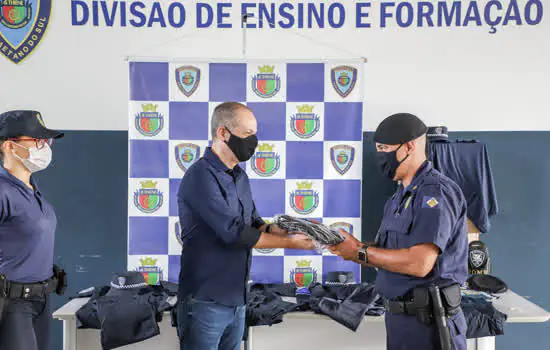 Secretaria de Segurança de São Caetano entrega novos uniformes para a GCM