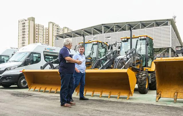 Prefeito Orlando Morando entrega 11 novos veículos via convênio