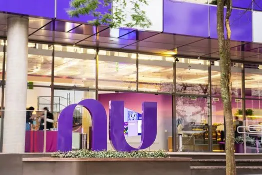 Nubank seguirá com ações em NY, mas decide fechar capital no Brasil