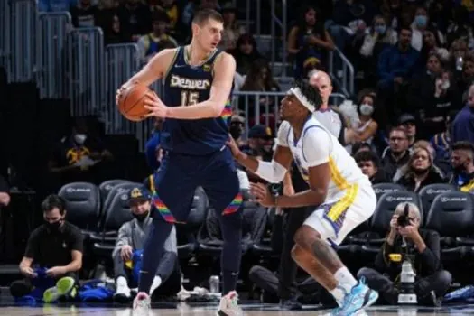 Nuggets superam desfalcados Lakers com triplo-duplo de Jokic e lideram no Oeste