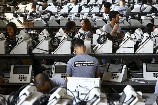 Votos brancos e nulos são descartados durante apuração