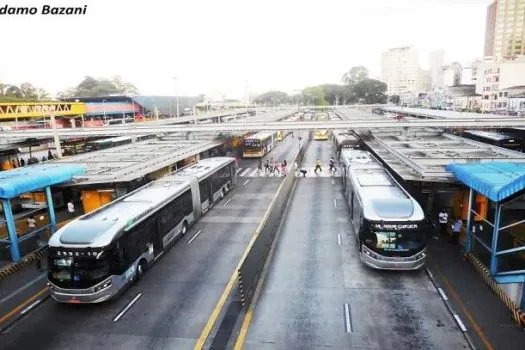 Prefeito de SP tira R$ 330 milhões de terminais de ônibus e destina a recapeamento