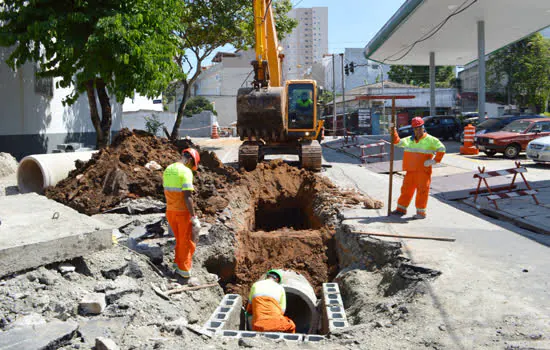 Bairros de Santo André recebem obras que minimizam pontos de alagamento