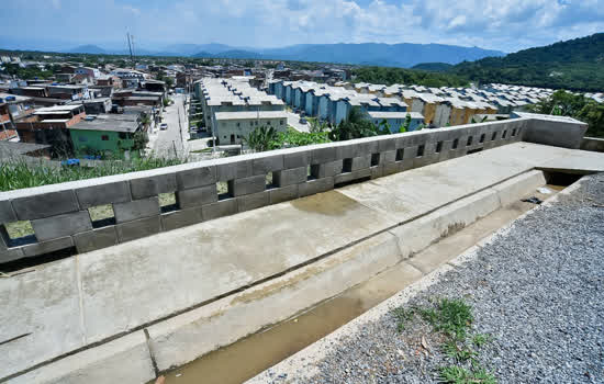 Governo de SP entrega obras de contenção em encostas em Guarujá