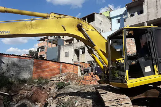 Fiscalização Ambiental de Diadema paralisa obra irregular