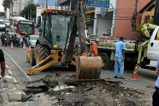 Obra de urgência é realizada no Viaduto Prefeito Elio Bernardi