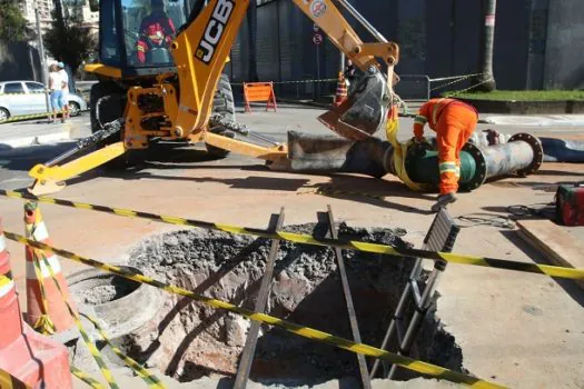 Obra do metrô faz solo ceder, e oito linhas de ônibus são desviadas