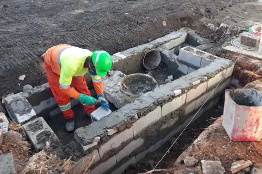 Obras de drenagem avançam na Vila Homero Thon