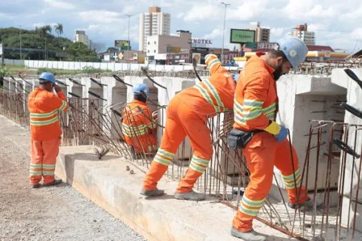 Santo André começa a instalar estruturas de novas pontes e viadutos no Santa Teresinha