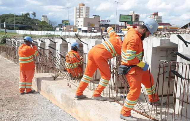 Santo André começa a instalar estruturas de novas pontes e viadutos no Santa Teresinha