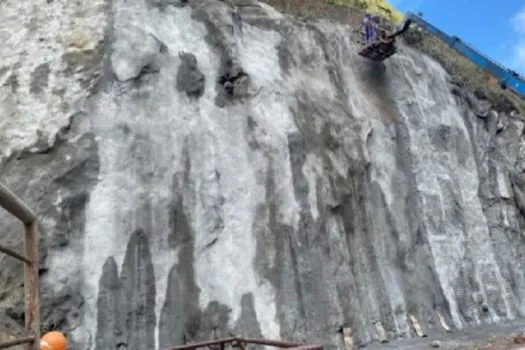 Governo do Estado faz visita técnica às obras do talude do km 52 da Tamoios