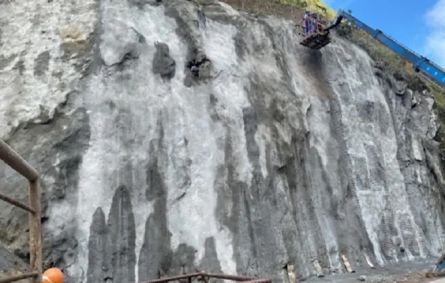 Governo do Estado faz visita técnica às obras do talude do km 52 da Tamoios