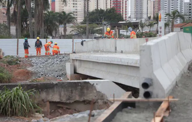 Obras do Complexo Santa Teresinha avançam com nova ponte na Avenida dos Estados