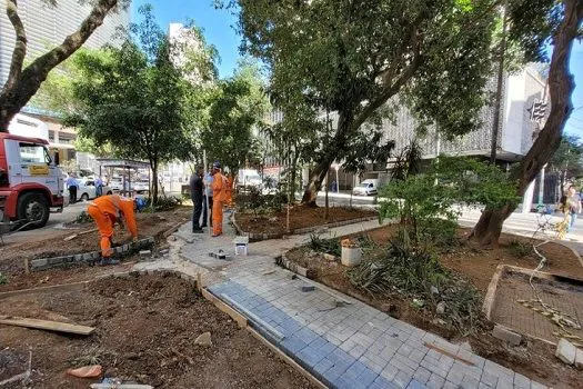 Prefeitura de SP entrega revitalização de 19 praças na região central neste sábado (19)