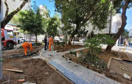 Prefeitura de SP entrega revitalização de 19 praças na região central neste sábado (19)