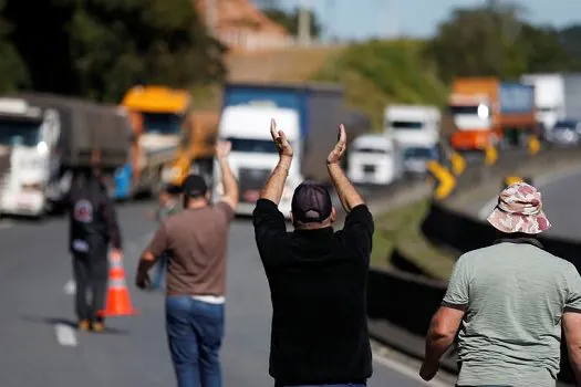 Dino diz que PMs melhoraram esforço de remoção de obstáculos em rodovias