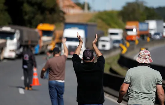 Dino diz que PMs melhoraram esforço de remoção de obstáculos em rodovias