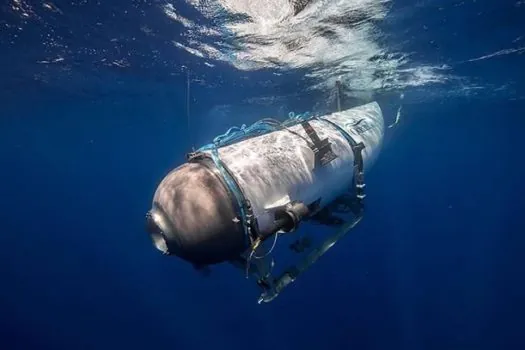 Bilionário planeja recriar visita ao Titanic 1 ano após implosão de submersível