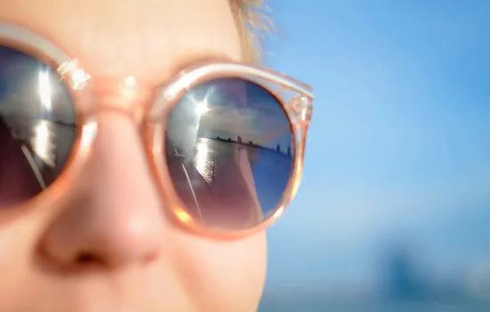 Cuide da saúde dos olhos no verão