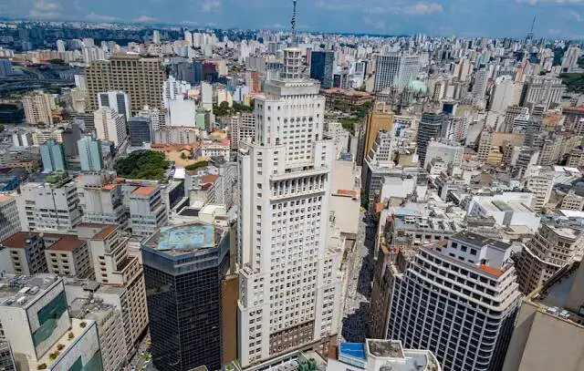 Ocupação de angolanos sem-teto é alvo de ação de despejo no centro de SP