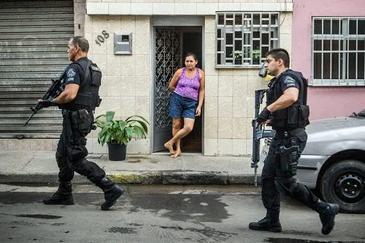 Polícia do Rio ocupa favela onde 28 foram mortos; ação substitui UPPs