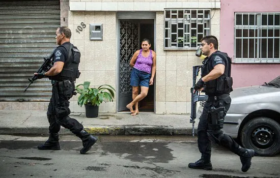 Polícia do Rio ocupa favela onde 28 foram mortos; ação substitui UPPs