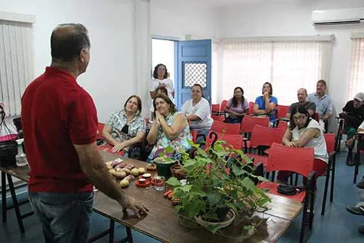 Encontro do Clube de Jardinagem ensina técnicas de irrigação para jardins