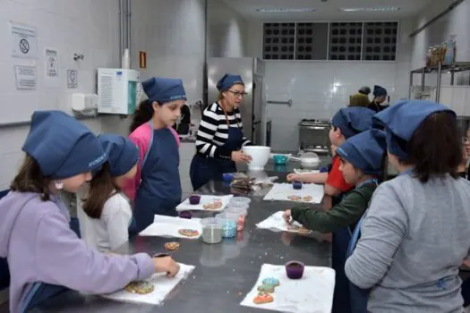 Oficinas de Férias da Escola de Ouro Andreense ensinam receitas para crianças