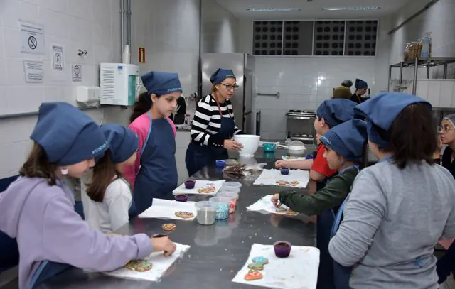 Oficinas de Férias da Escola de Ouro Andreense ensinam receitas para crianças