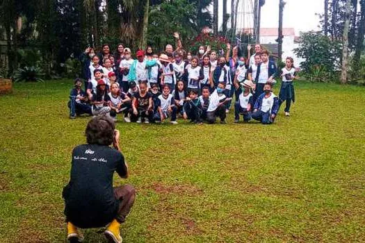 Alunos da rede municipal de Ribeirão Pires aprendem sobre fotografia no PhotoTruck